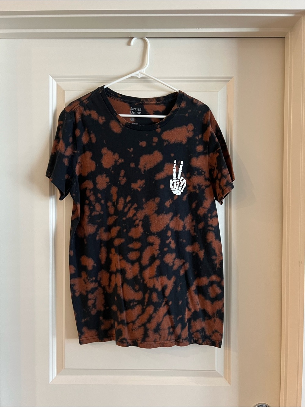 Black & Brown Tie-Dye Men’s Graphic Tee - Peace Hand
